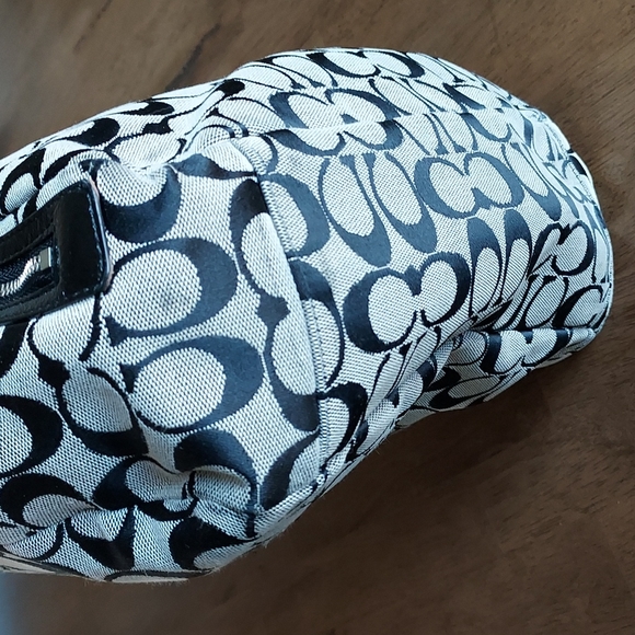 Coach Gallery Signature Tote w/ a Wristlet (RARE) - Picture 10 of 17